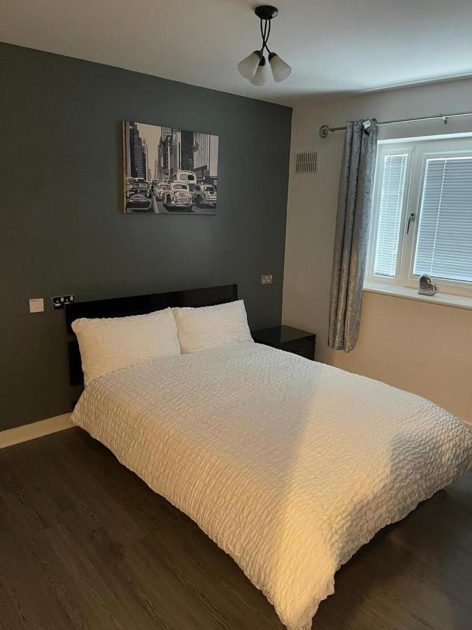 Remarkable 2-Bed Apartment In Wolverhampton Exterior photo
