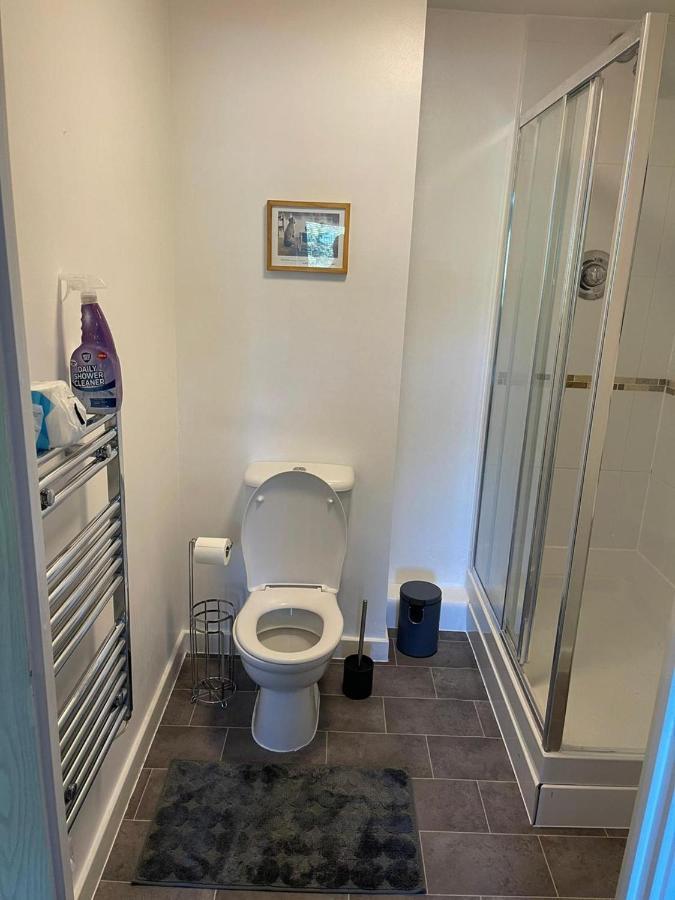 Remarkable 2-Bed Apartment In Wolverhampton Exterior photo