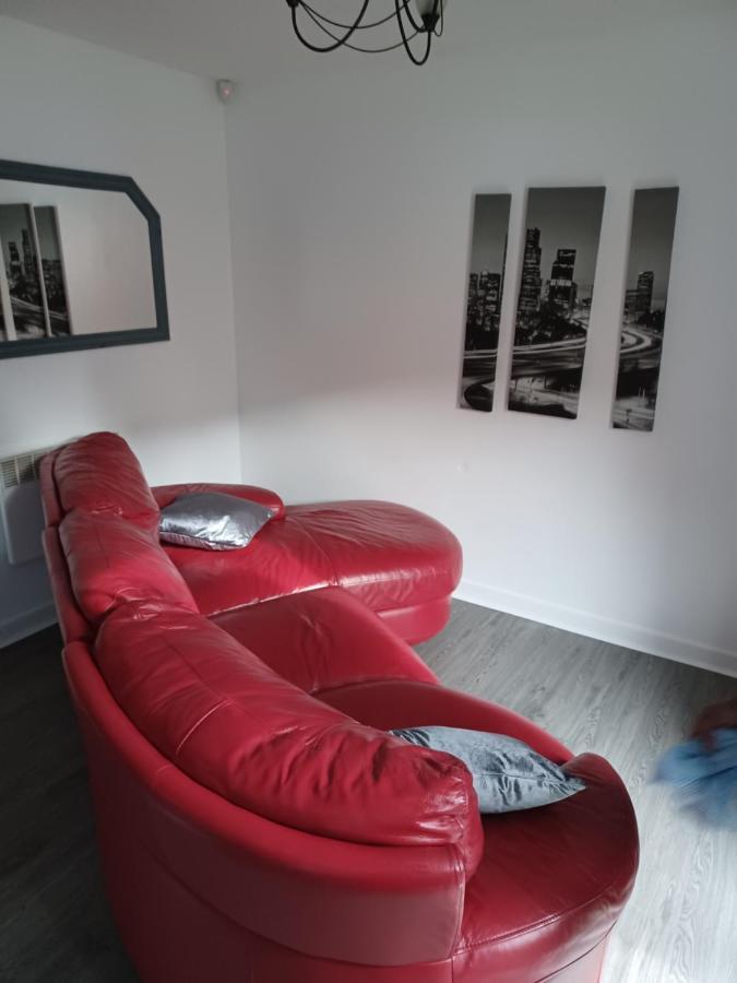 Remarkable 2-Bed Apartment In Wolverhampton Exterior photo
