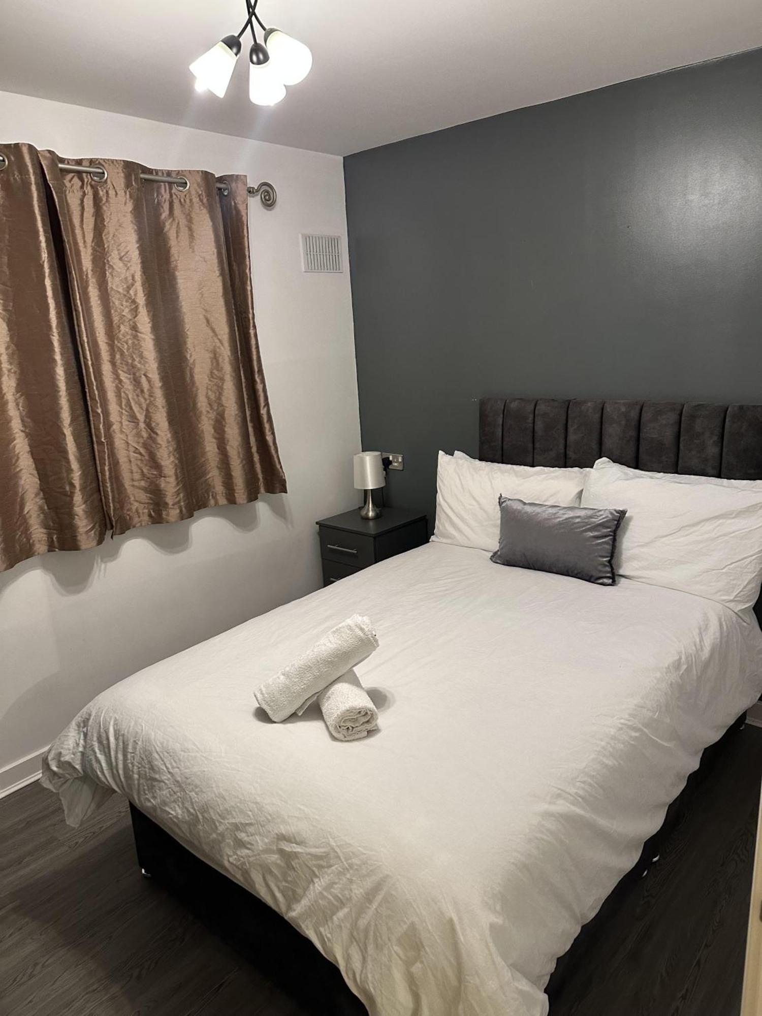 Remarkable 2-Bed Apartment In Wolverhampton Exterior photo