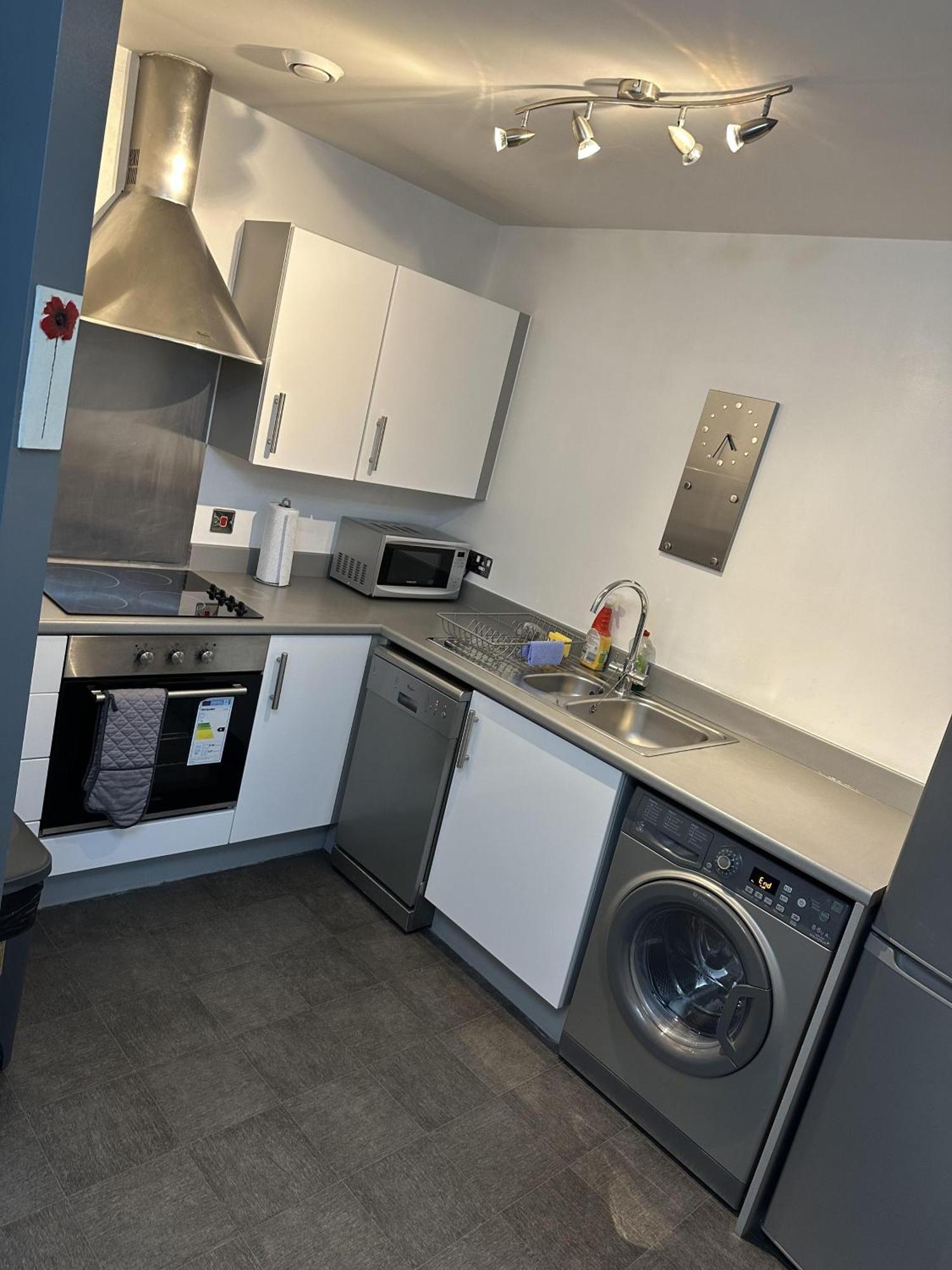 Remarkable 2-Bed Apartment In Wolverhampton Exterior photo